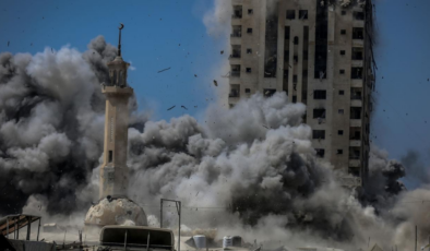 Katil İsrail, son 72 saatte Gazze'de çok katlı 5 bina ile 350 çadırı bombaladı