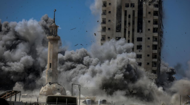 Katil İsrail, son 72 saatte Gazze'de çok katlı 5 bina ile 350 çadırı bombaladı