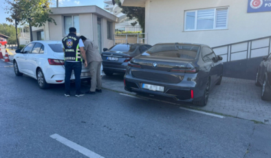 Aracında ‘resmi hizmete mahsustur’ yazılı mankenin aracına ceza