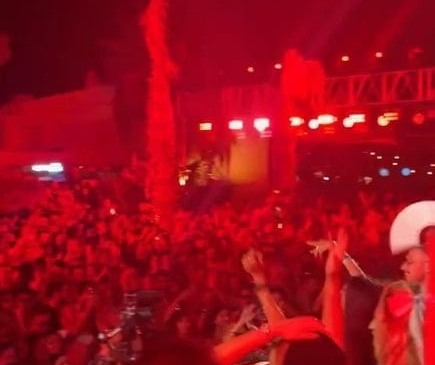 Herkesin çılgınlar gibi eğlendiği partide Acun Ilıcalı'nın hali şaşırttı