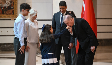 Erdoğan el öptü