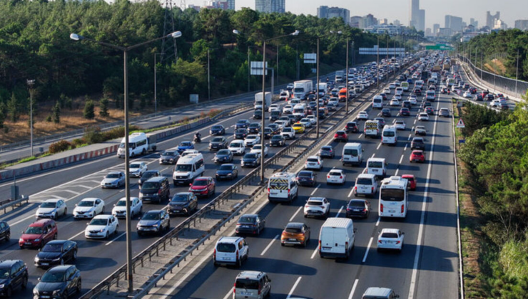 Okulların ikinci gününde trafik yoğun