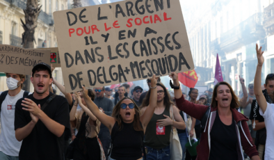 Fransa yeni başbakanını protestolarla karşıladı: Paris sokakları savaş alanı