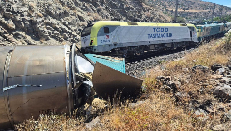 Malatya'da iki yük treni çarpıştı