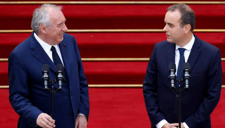Fransa'da yeni dönem: Lecornu, Bayrou'dan başbakanlığı devraldı