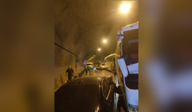 Antalya'da 8 araç birbirine girdi: Uzun araç kuyruğu oluştu