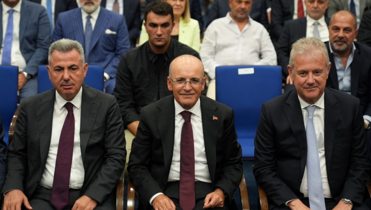 Hazine ve Maliye Bakanı Mehmet Şimşek, İzmir'de iş insanlarıyla buluştu
