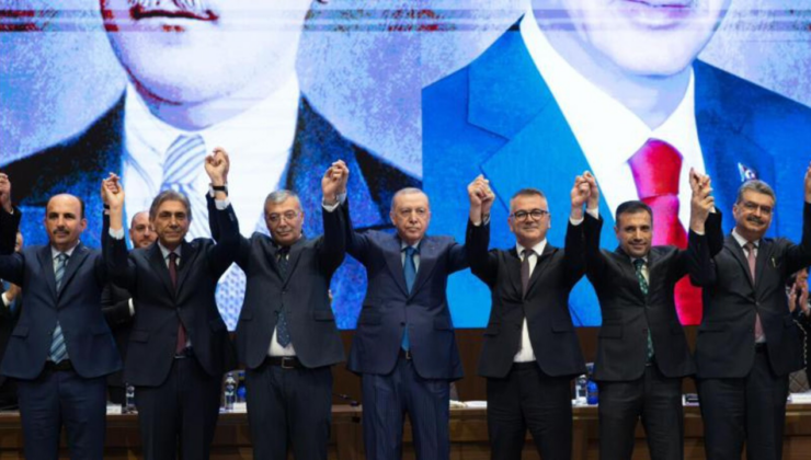 Seydişehir ve Emirgazi Belediye Başkanları AK Parti'ye katıldı: Rozetleri Erdoğan taktı