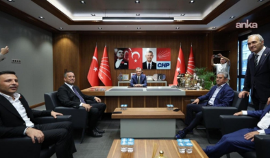 CHP Genel Başkanı Özgür Özel İstanbul'daki çalışma ofisinde