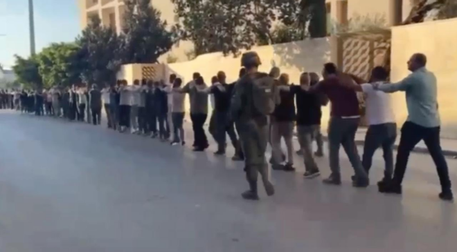 İşgalci İsrail, Batı Şeria'da yüzlerce Filistinliyi alıkoydu