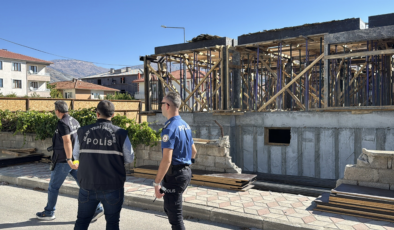 Erzincan’da inşaattan düşen işçi yaşam mücadelesi veriyor