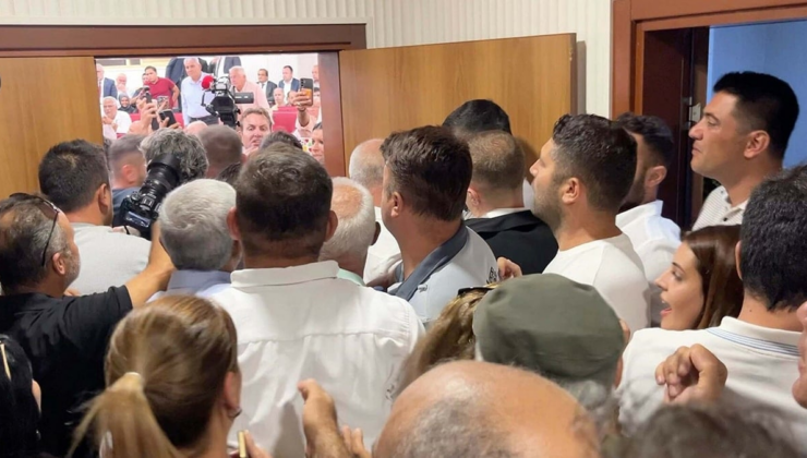 Aydın'da gerilim dinmiyor: CHP'liler toplantıya alınmadı,  salona polis girdi