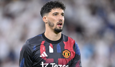 Manchester derbisinde kale Altay Bayındır'ın!