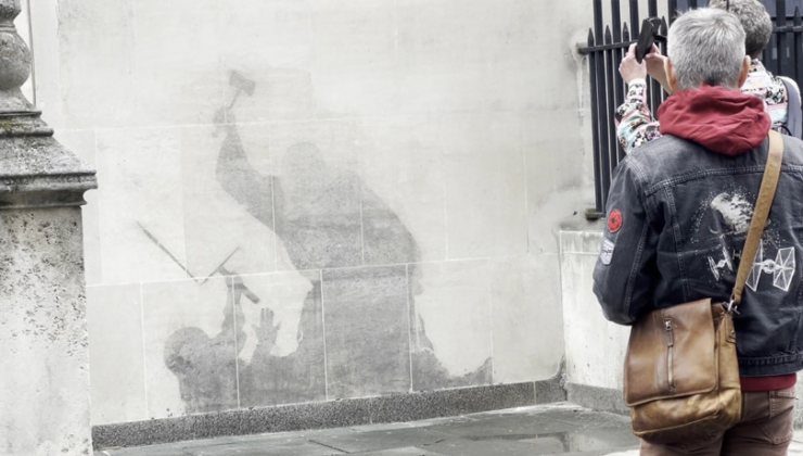 Banksy’nin Londra' Kraliyet Adalet Sarayı’ndaki eseri 'silindi': Sosyal medya yeni halini konuşuyor