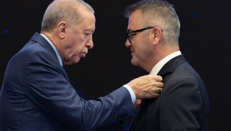 Başkan CHP’den AKP’ye geçmişti: Belediye önünde eylem