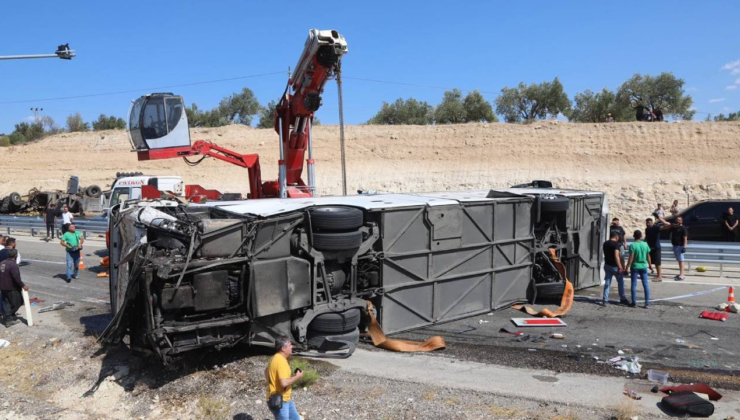 'Ölüm virajında' yolcu otobüsü ile TIR çarpıştı: 3 kişi hayatını kaybetti, 6 kişi yaralandı