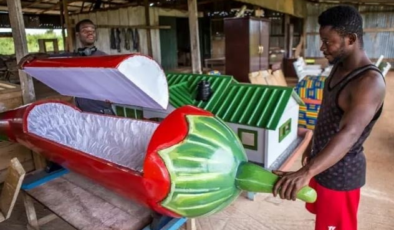 Cenazelerde yeni akım başladı! Tabutu görenler ağlamayı unutuyor