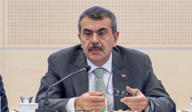 Bakan Tekin'den skandal sözler: 'Feveran edeceğinize çocuğunuzu ucuz okullara gönderin'