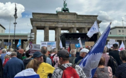 Berlin'de binlerce kişi, Gazze'deki savaşa karşı barış çağrısında bulundu