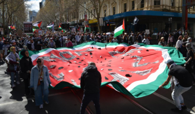 Avustralyalılar, katil İsrail'in Gazze'ye saldırılarını 100 haftadır protesto ediyor