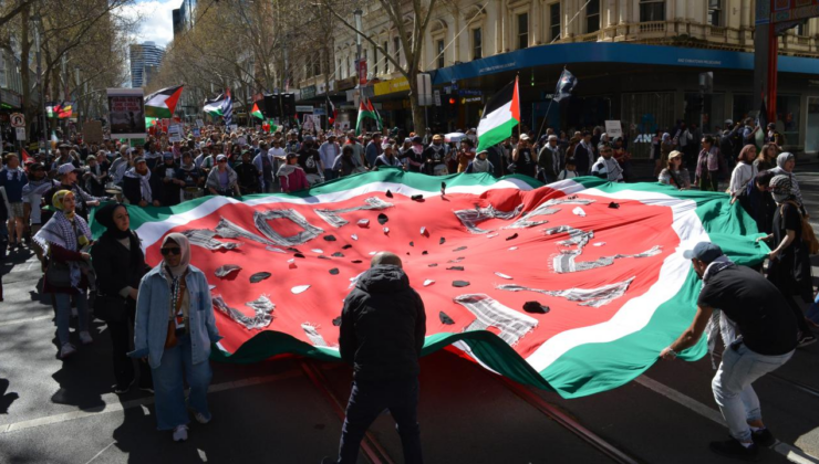 Avustralyalılar, katil İsrail'in Gazze'ye saldırılarını 100 haftadır protesto ediyor