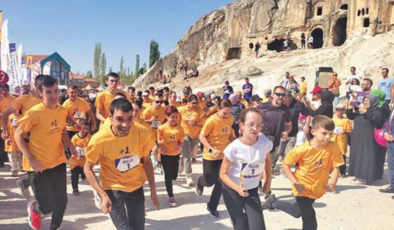 Afyonkarahisar Frig Ultra Maratonu'nda özel sporcular +1 farkla koştu
