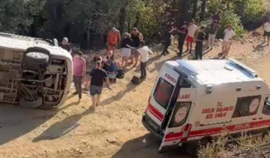 Tur minibüsü devrildi, çok sayıda yaralı var!