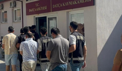Tekneyle kaçmaya çalışırken yakalanan 8 FETÖ şüphelisi tutuklandı