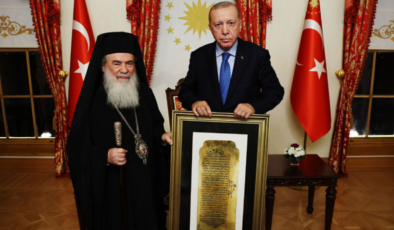 Kudüs Rum Ortodoks Patriği'nden anlamlı hediye