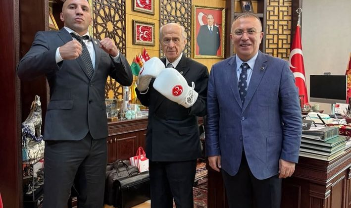 Boksör Yıldırım'ı makamında kabul etti