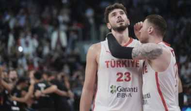 12 Dev Adam'a futbol camiasından tebrik