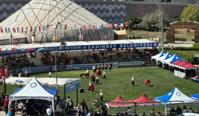 Gaziantep’te geleneksel güreş heyecanı