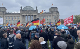 Aşırı sağcı AfD, oylarını 3'e katladı
