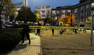 Parkta oynayan çocuğa yorgun mermi isabet etti