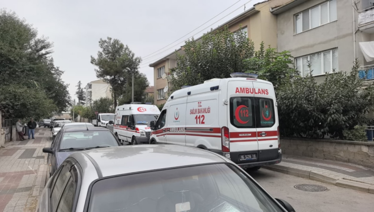 Haber alamayınca balkondan eve girdikleri komşularını ölü buldular