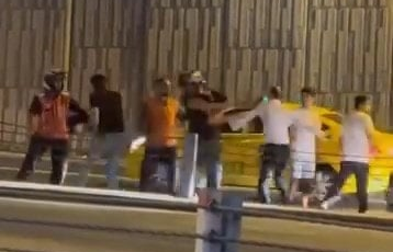 Minibüs şoförünü kaskla dövdüler