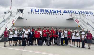 Avrupa ikincisi 12 Dev Adam yurda döndü