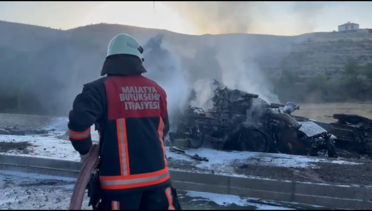 Malatya’da TIR yolcu otobüsüne çarptıktan sonra yandı
