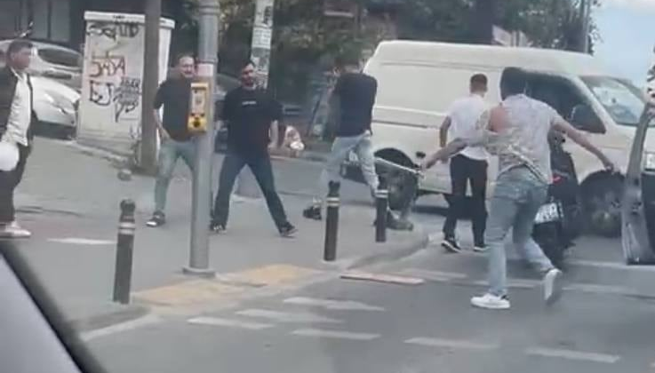 Biber gazıyla yol verme kavgasına tutuştular!