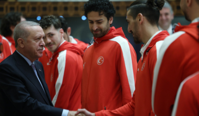 Cumhurbaşkanı Erdoğan, A Milli Erkek Basketbol Takımını kabul etti