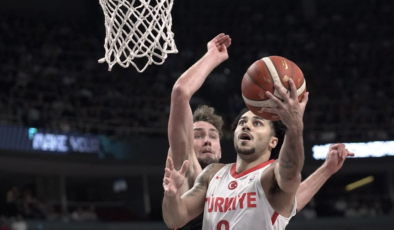 A Milli Basketbol Takımı'na futbol camiasından tebrik