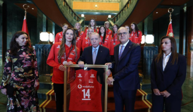 Erdoğan, A Milli Kadın Voleybol Takımı'nı kabul etti