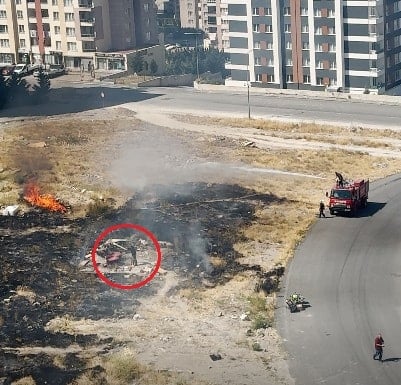 Salça yapmak için yangın çıkardı! İstifini bozmadan karıştırmaya devam etti