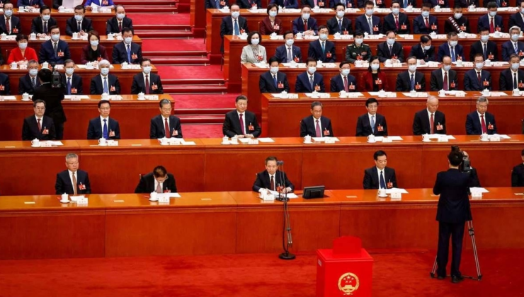 Çin'de 4 general azledildi