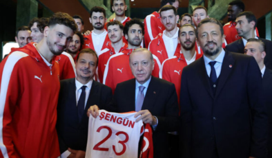 Cumhurbaşkanı Erdoğan, 12 Dev Adam'ı kabul etti