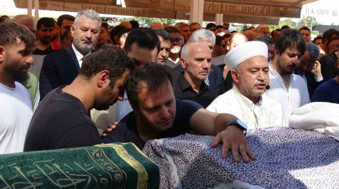 Doktor, eşini ve oğlunu öldürdüğü iddiasıyla tutuklandı