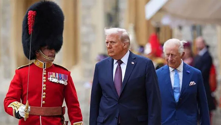 Trump, kraliyet protokolünü ihlal ederek Kral Charles'ın önüne geçti