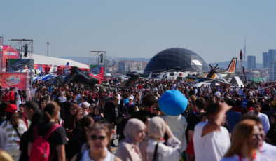 TEKNOFEST'e her yaş grubundan ziyaretçi akını sürüyor