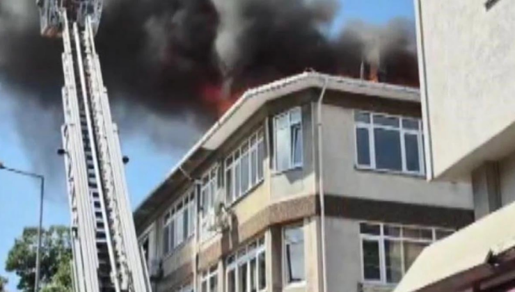 Üsküdar’da çatı yangını paniği