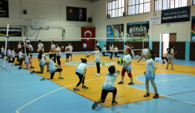 Haliliye yaz spor okullarında yüzlerce öğrenci eğitim aldı